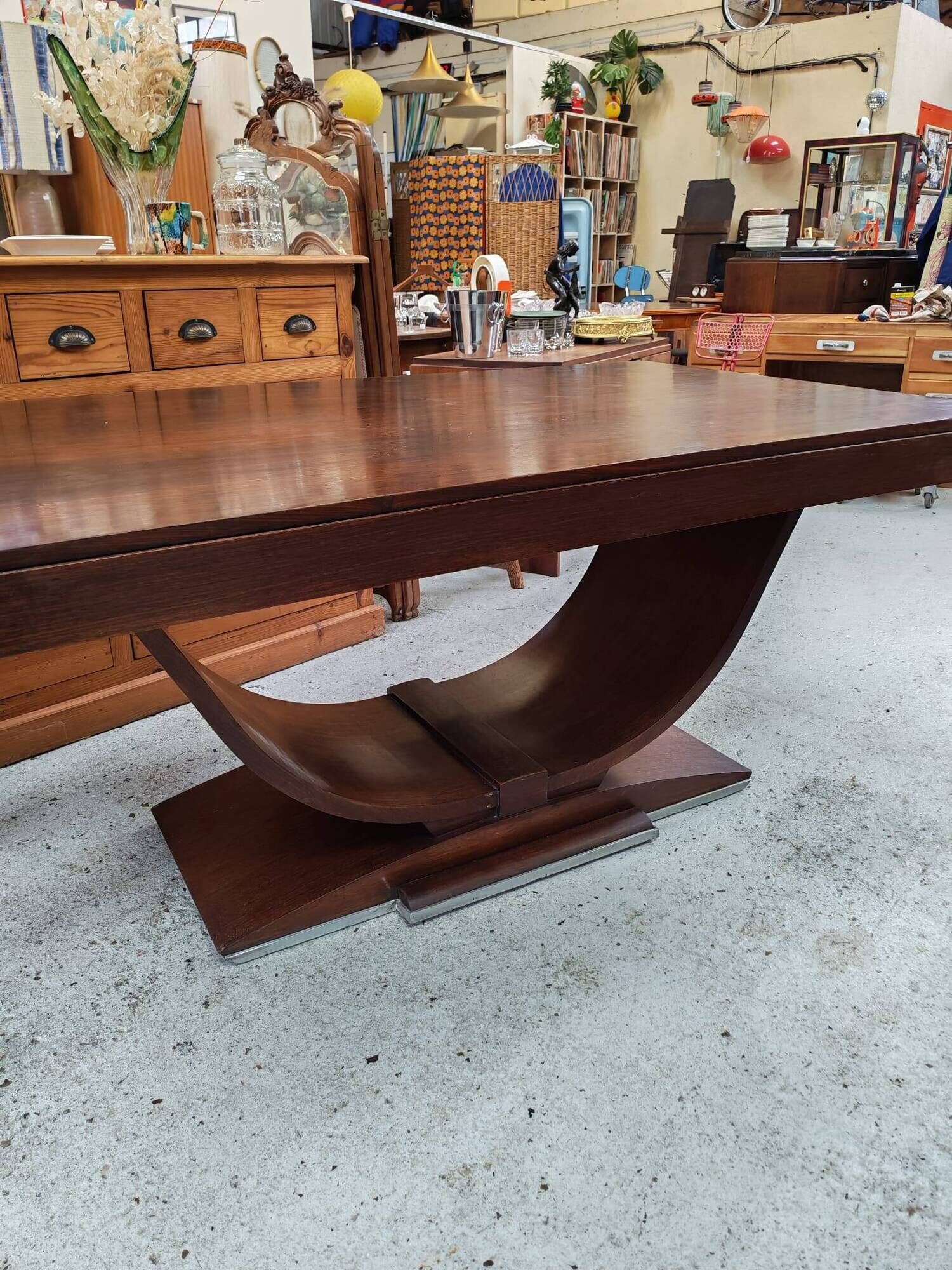 Art Deco dining table with a central cradle base from the 1930s.