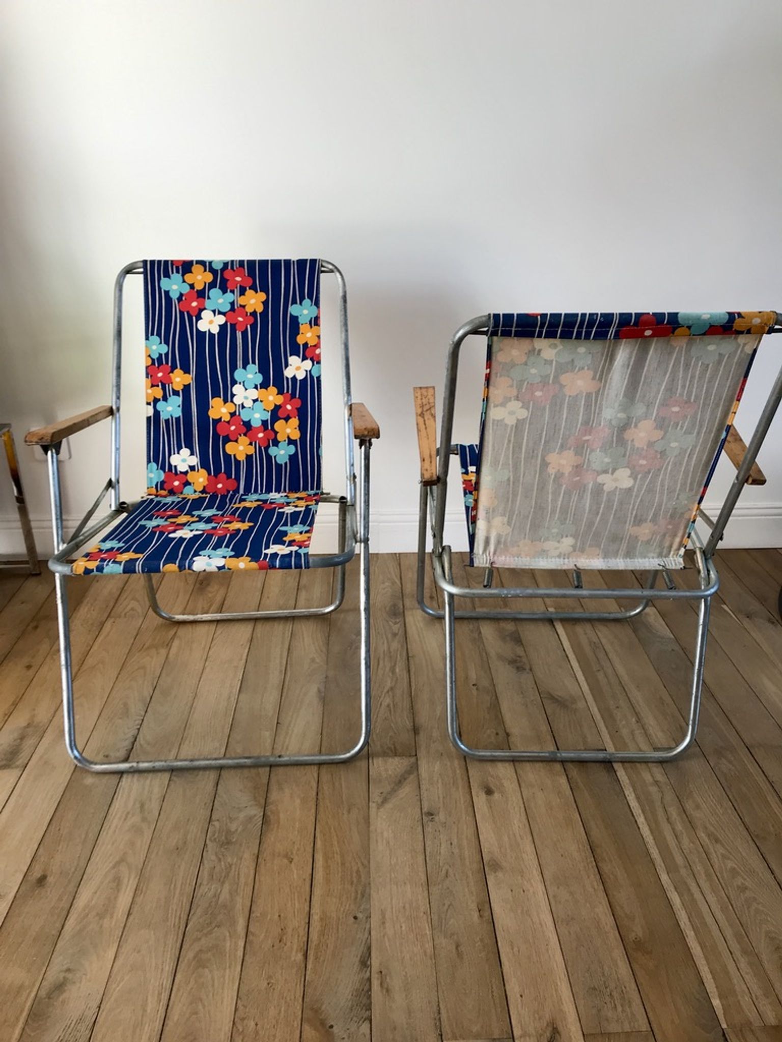 Pair of vintage camping chairs floral and wood fabrics 70s