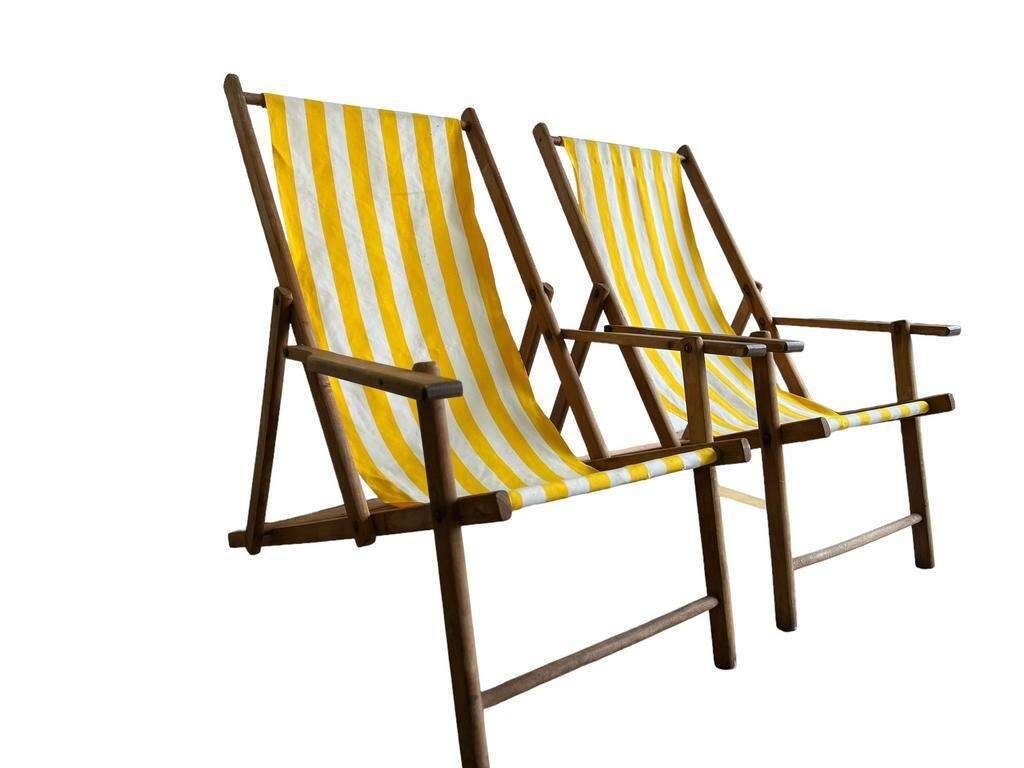 Set of 2 vintage folding beach lounge/beach chairs