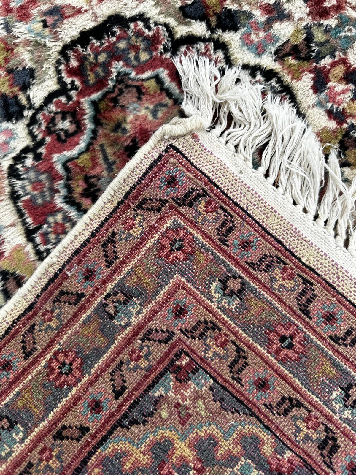 Persian rug in wool and silk 110cm x 60cm