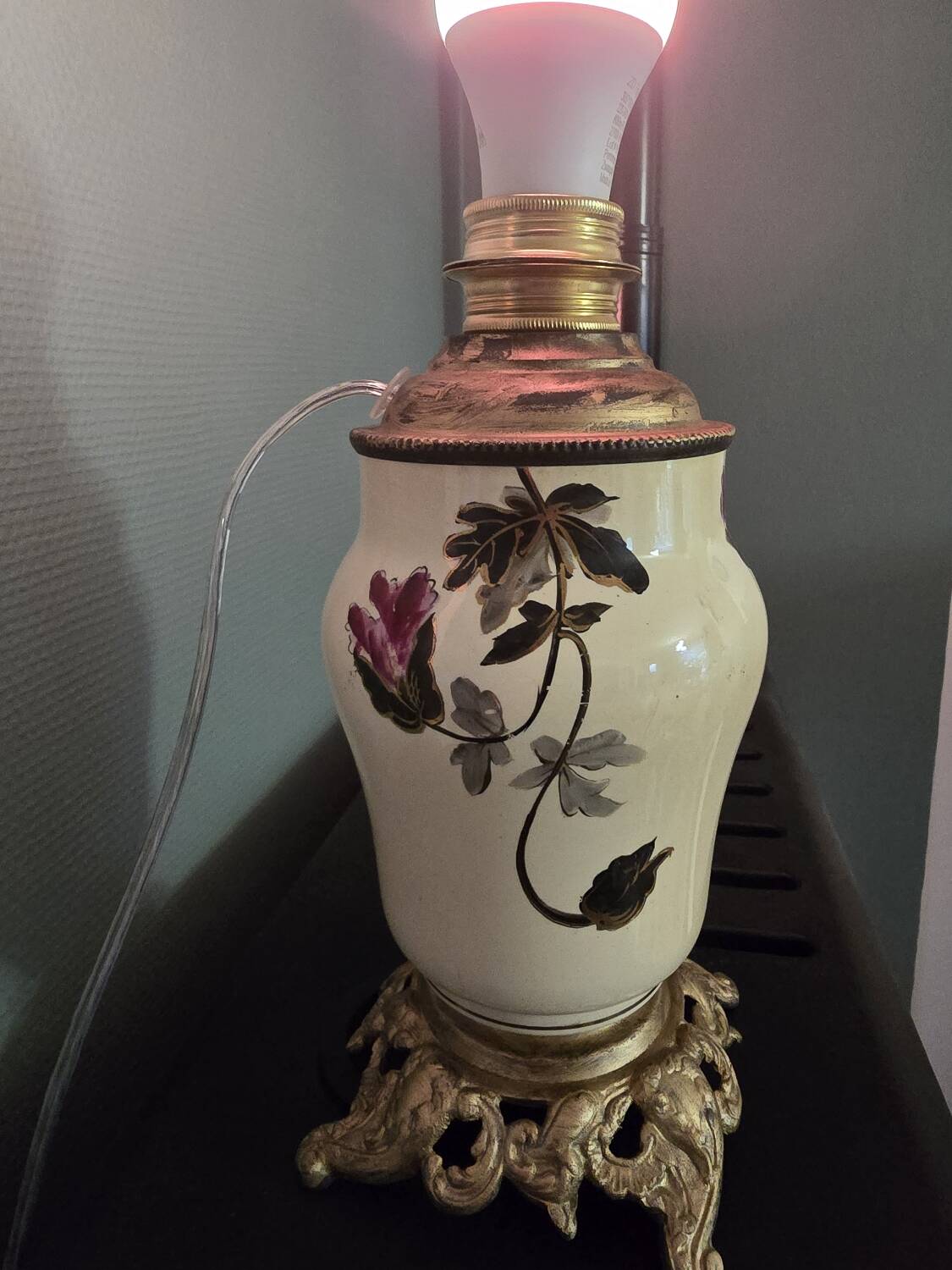 Numbered porcelain lamp base