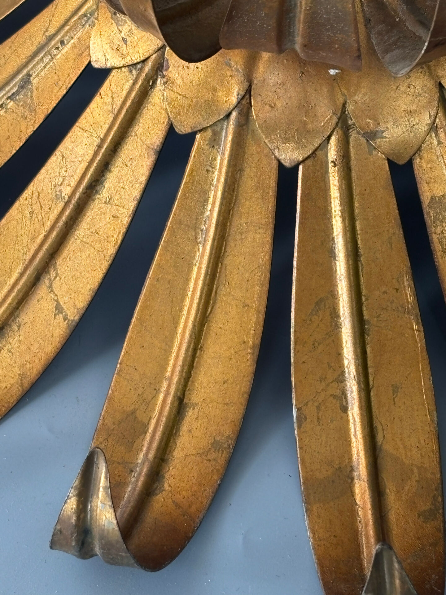 Pair of floral wall lights in gilded metal, 1960