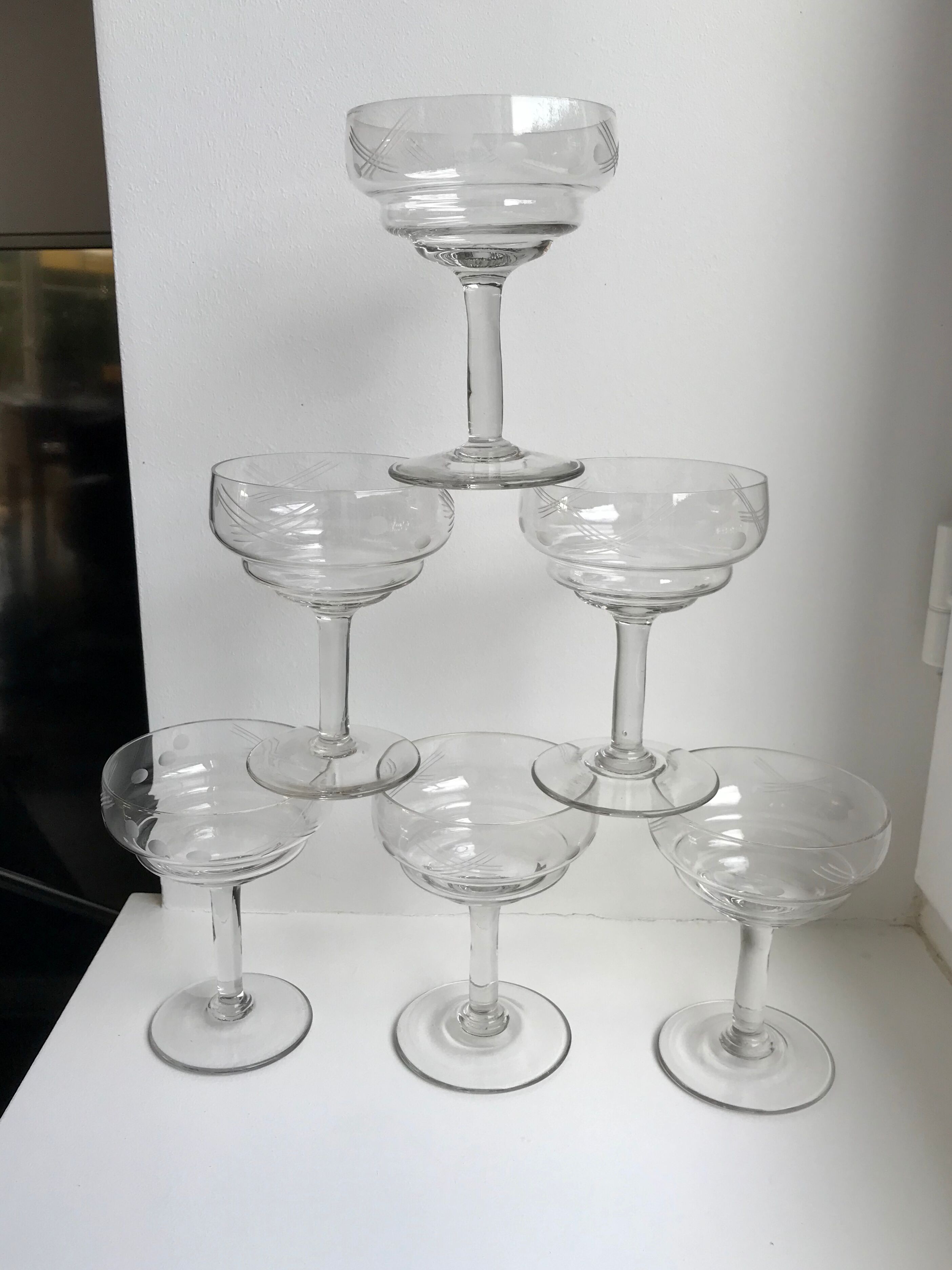 Set of 6 small champagne glasses in crystal engraved 50s