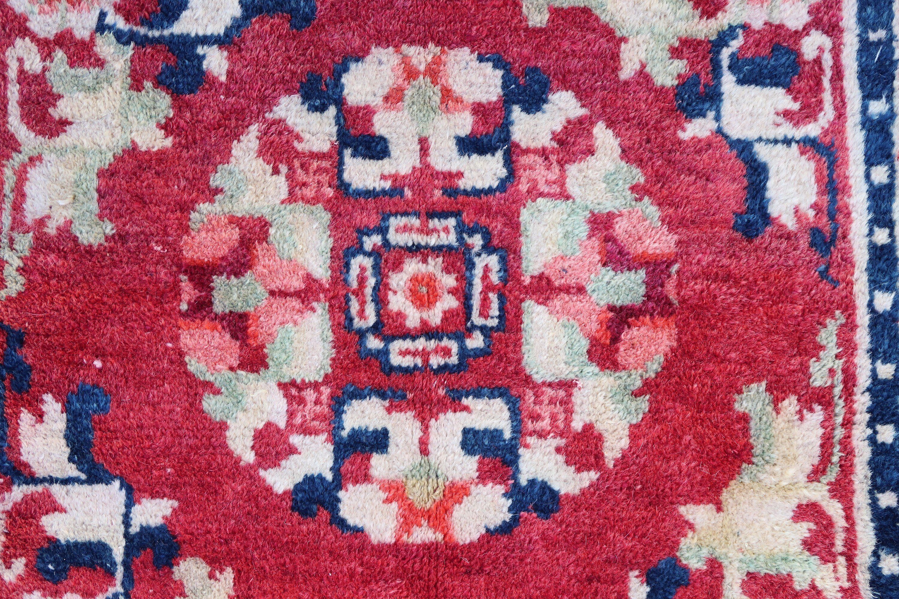 Chinese rug 1900 68 X 63 cm