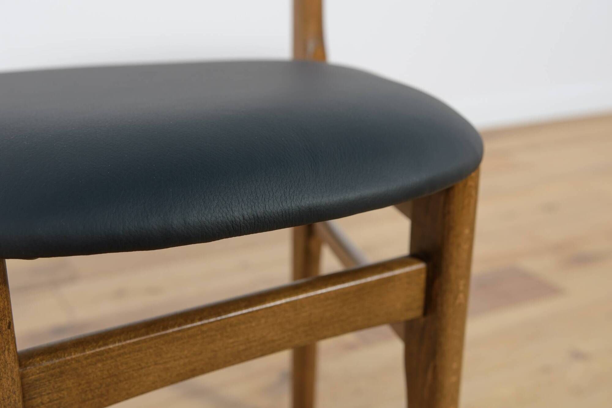 Mid-Century Round Extendable Dining Table and Chairs from McIntosh, 1960s, Set of 5