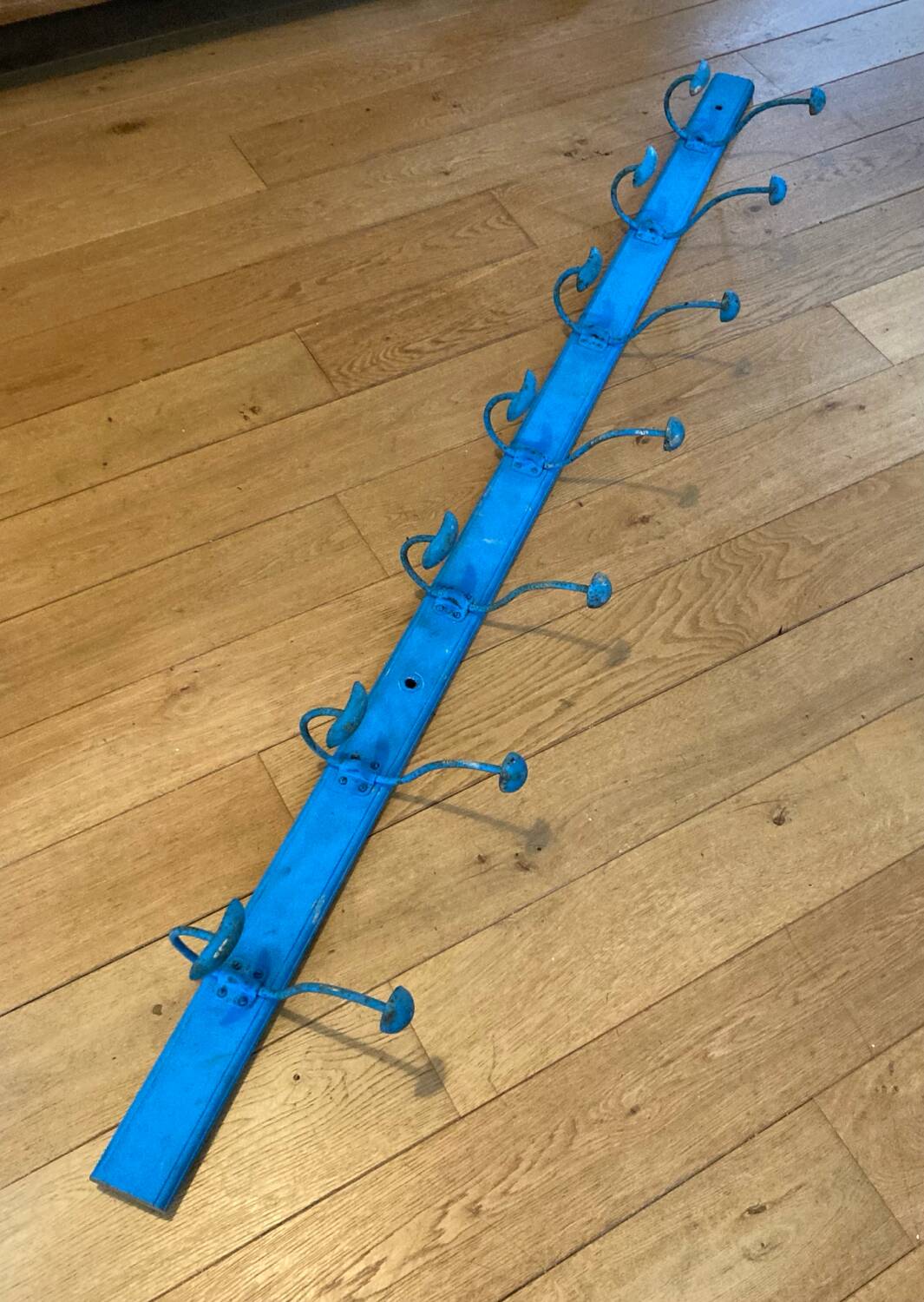 Wall-mounted coat rack with 7 hooks, length 191 cm