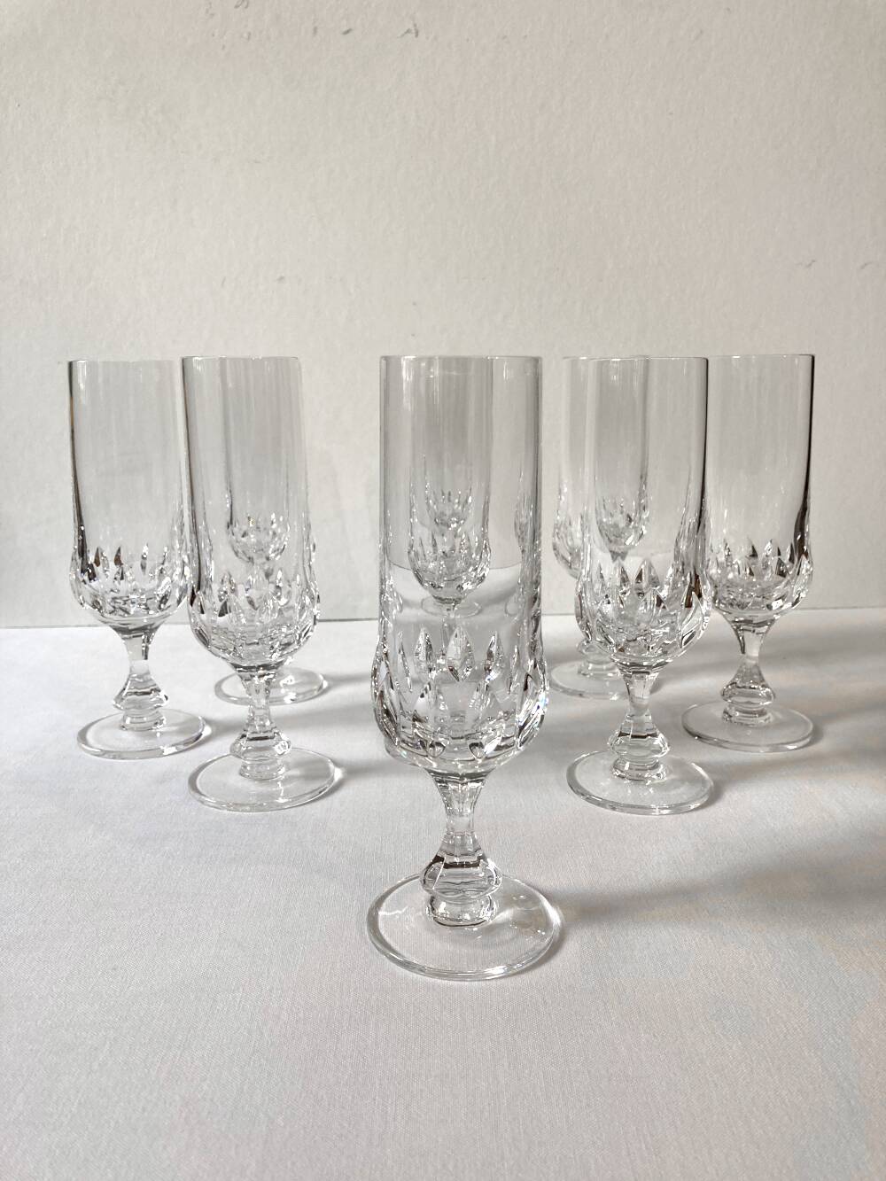 9 flûtes à champagne en cristal ciselé