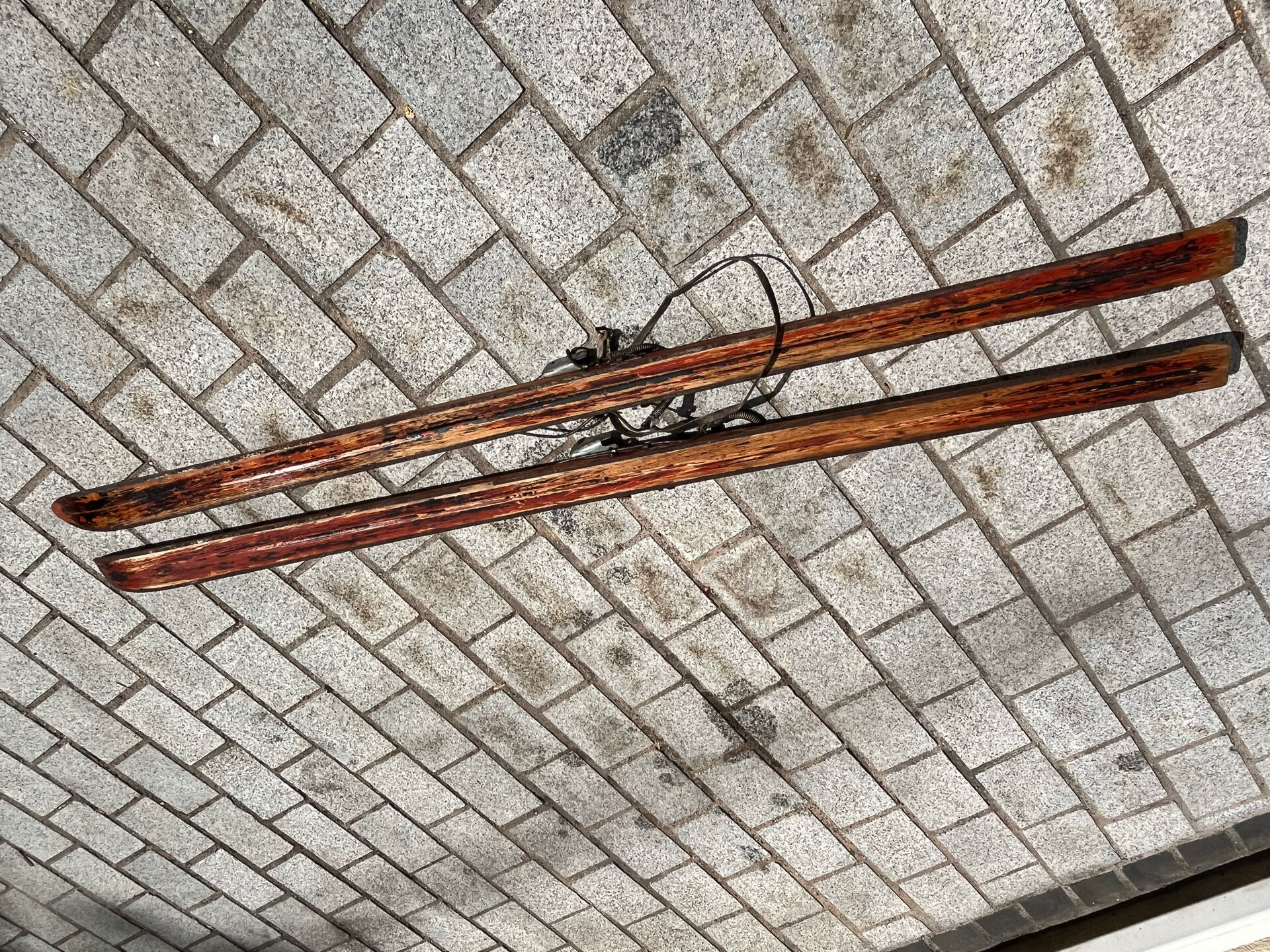 Vintage wooden skis pair L=194cm