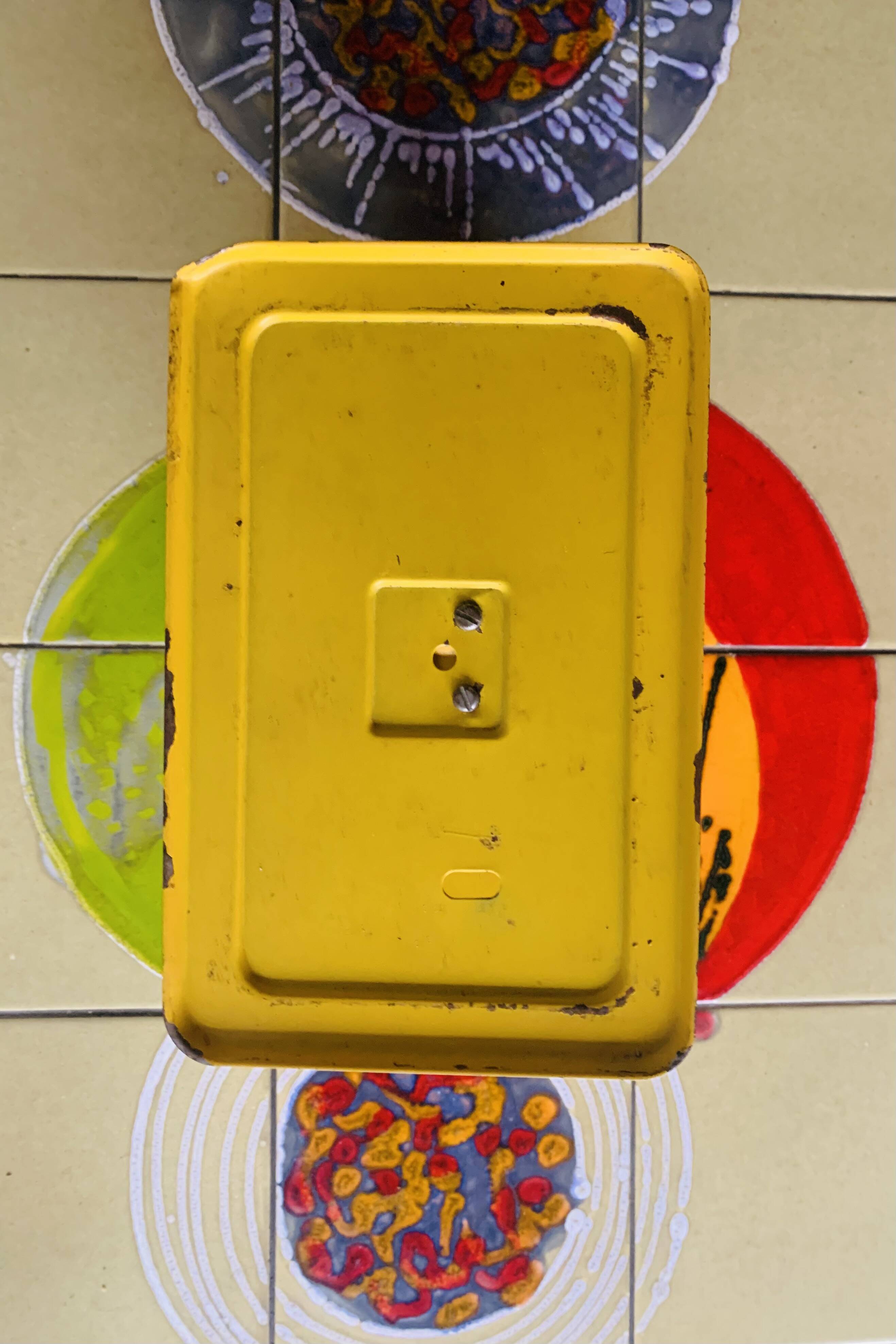 Stube - old household scale in yellow enameled metal - force 10