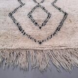 Tapis berbère marocain vintage Beni Ourain, Atlas, motif tribal, 200 x 142 cm, déstockage