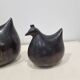 Trio de sculptures poules en ébène
