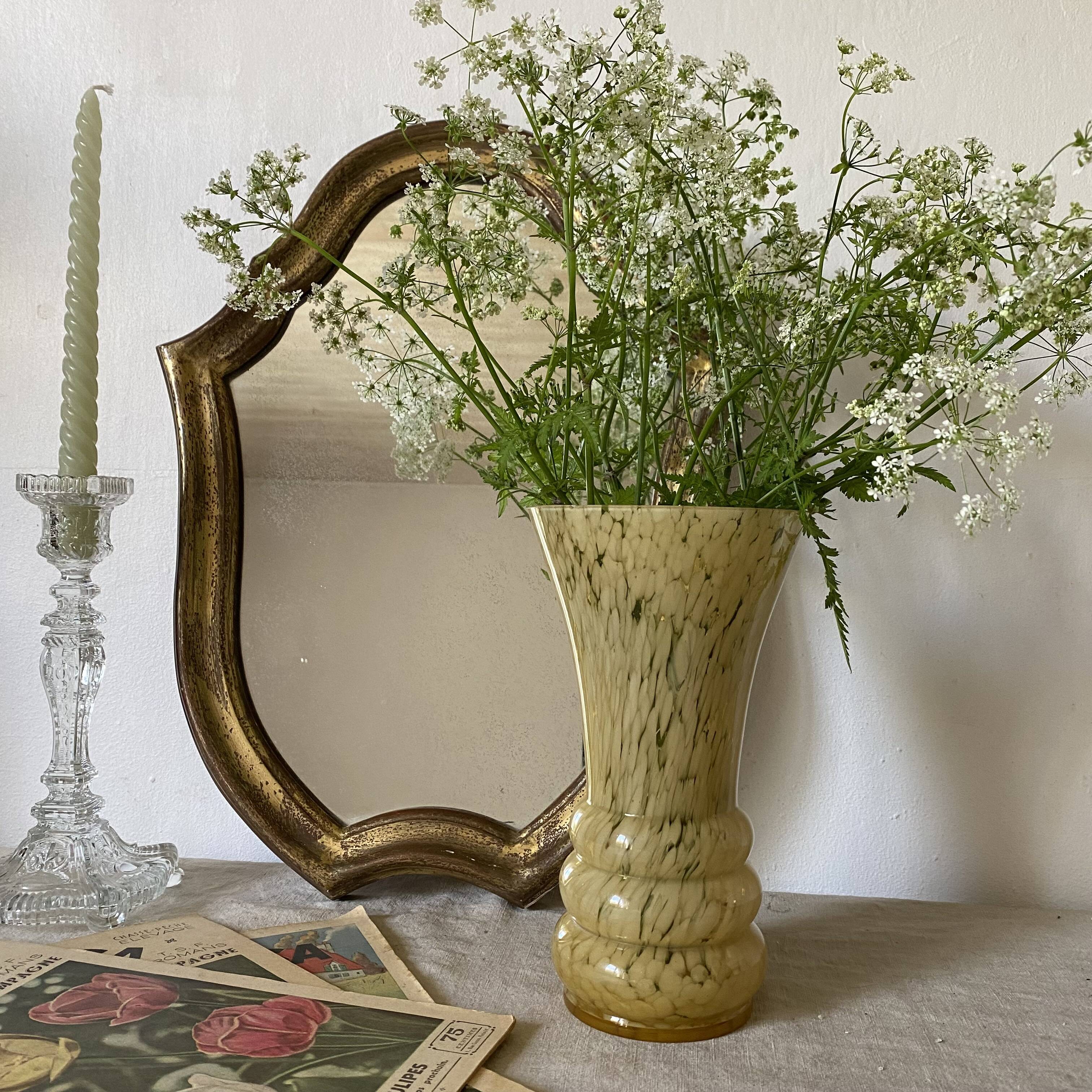 Vanilla Clichy glass vase