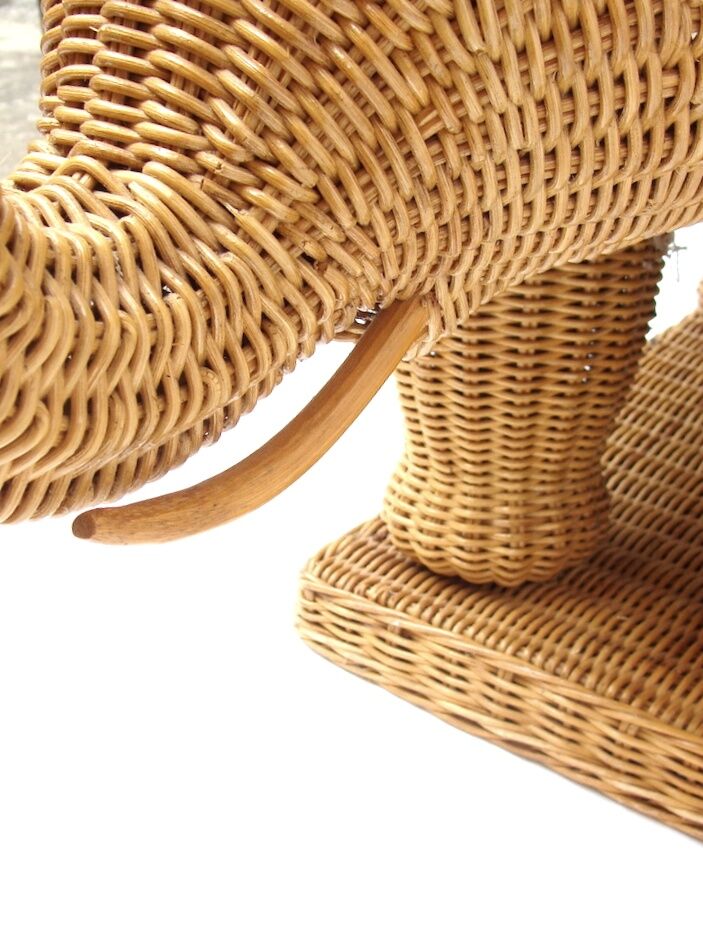 Elephant bass table in rattan.