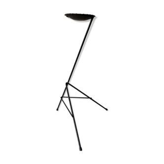 Metal tripod ashtray