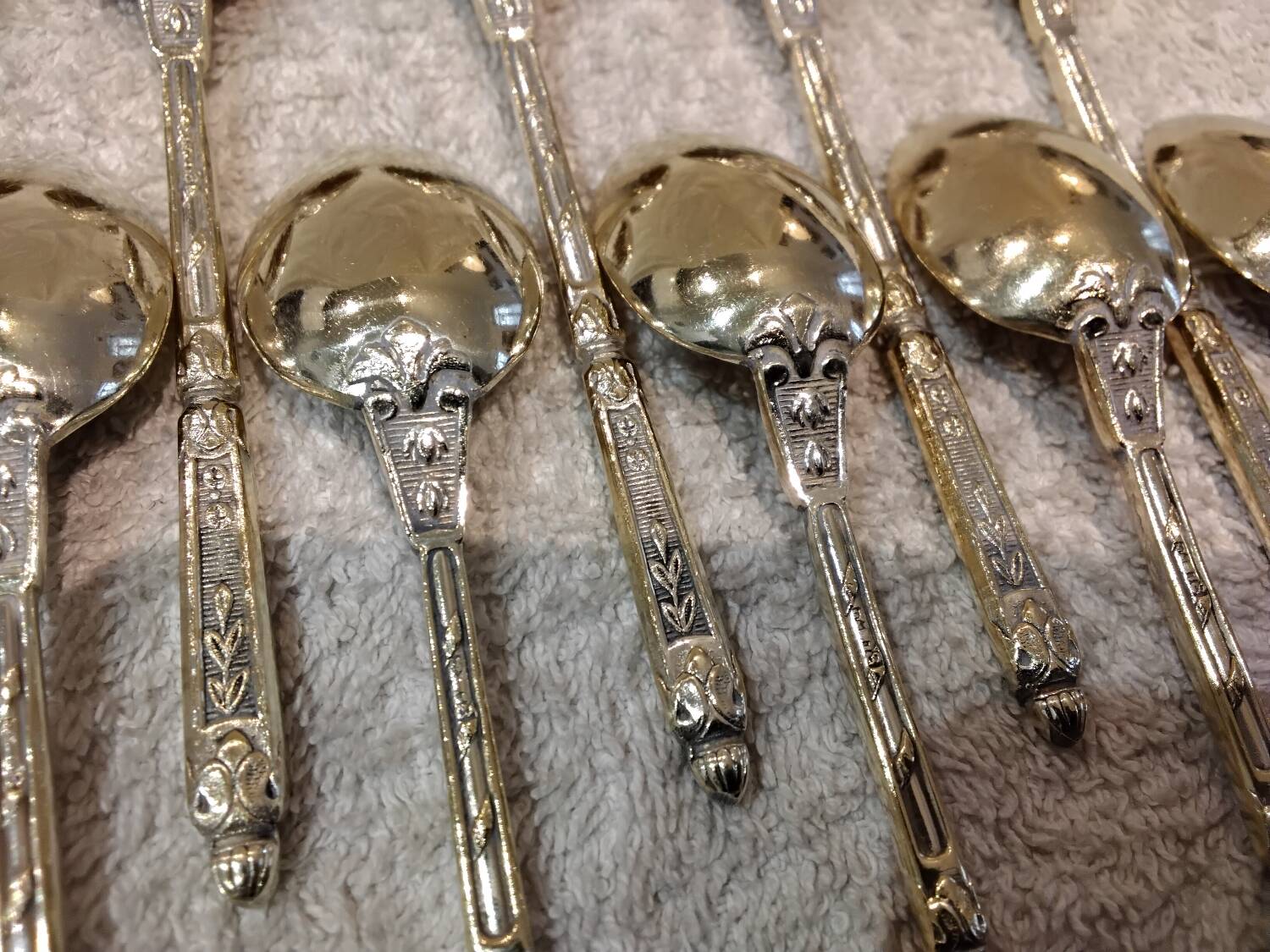 12 gold-plated metal moka spoons with Russian-style handles, 10.6 cm