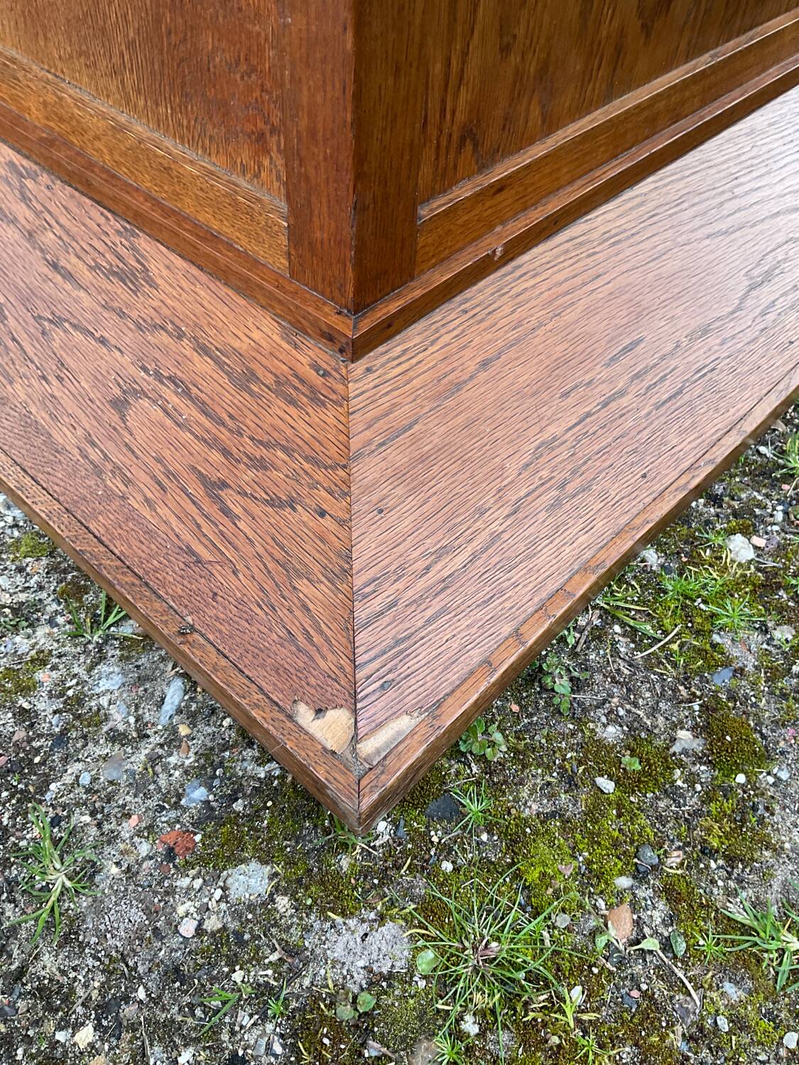 Art Deco dining table in wood and red Formica