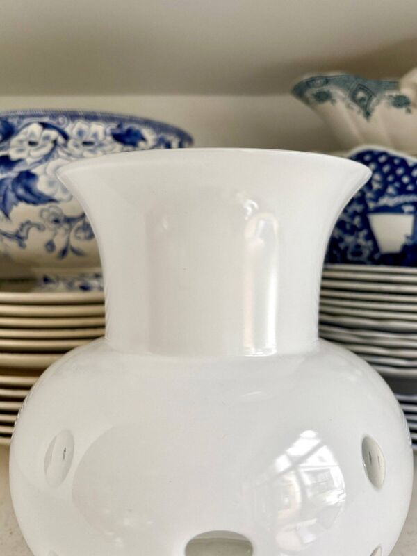 Vase balustre overlay en opaline blanche