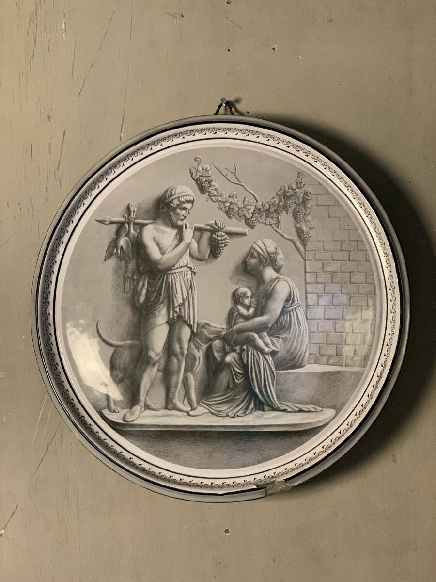 Glazed earthenware tondo in the antique style.