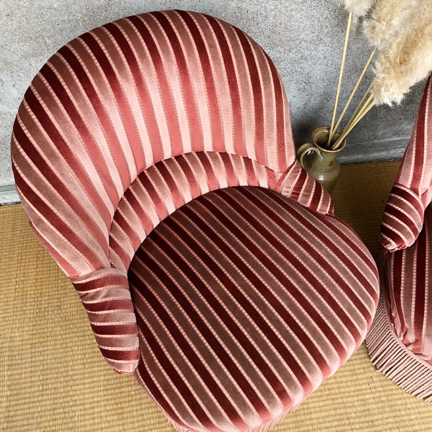 2 pink vintage toad armchairs