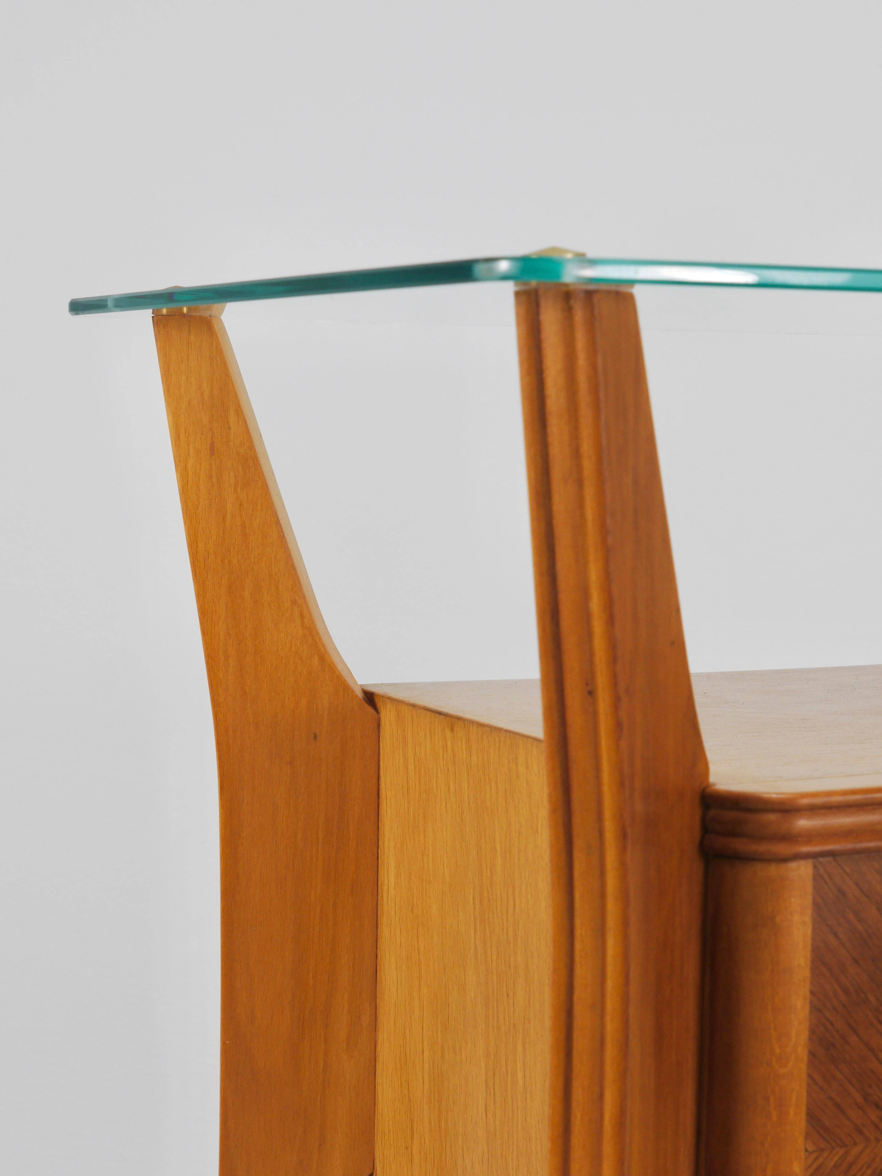 Gio Ponti bedside table in maple and walnut, La Permanente Mobili Cantù, 1940s