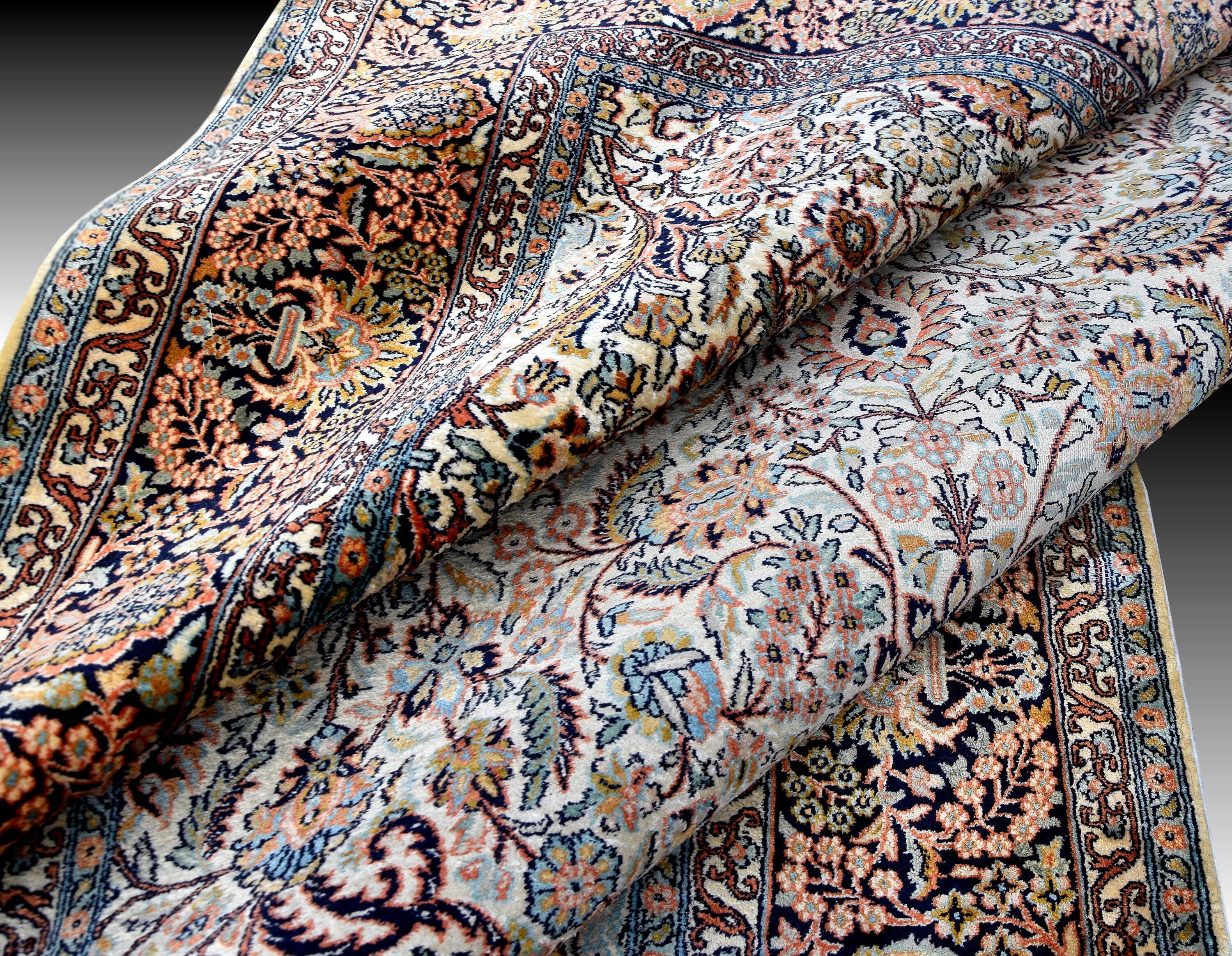Kashmir Silk Oriental Rug: 1.68 x 2.63 Meters