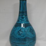 Vase en céramique islamique à fond turquoise