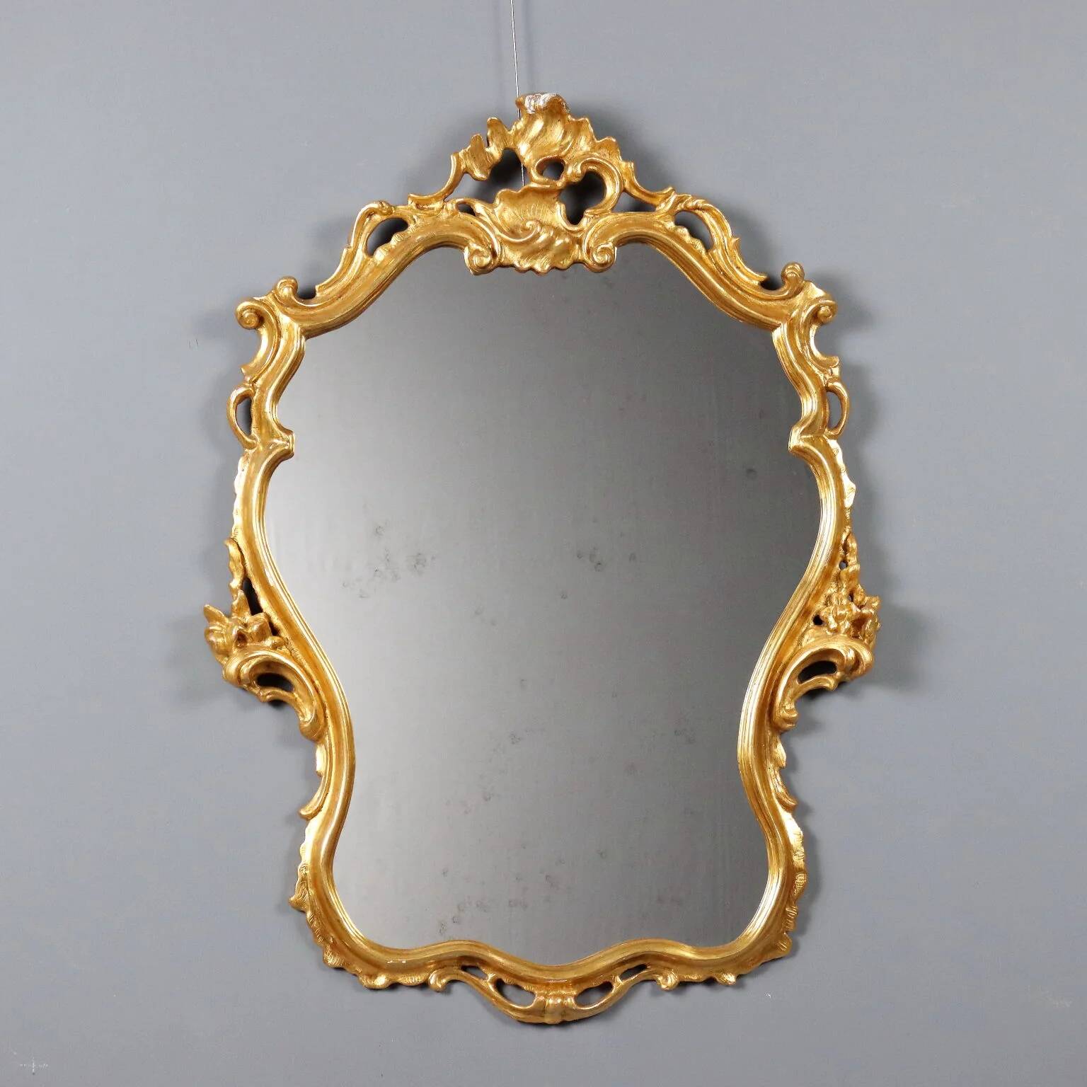 Carved and gilded wooden mirror in Barocchetto style