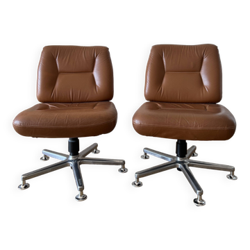 Paire de fauteuils pivotants couleur cognac