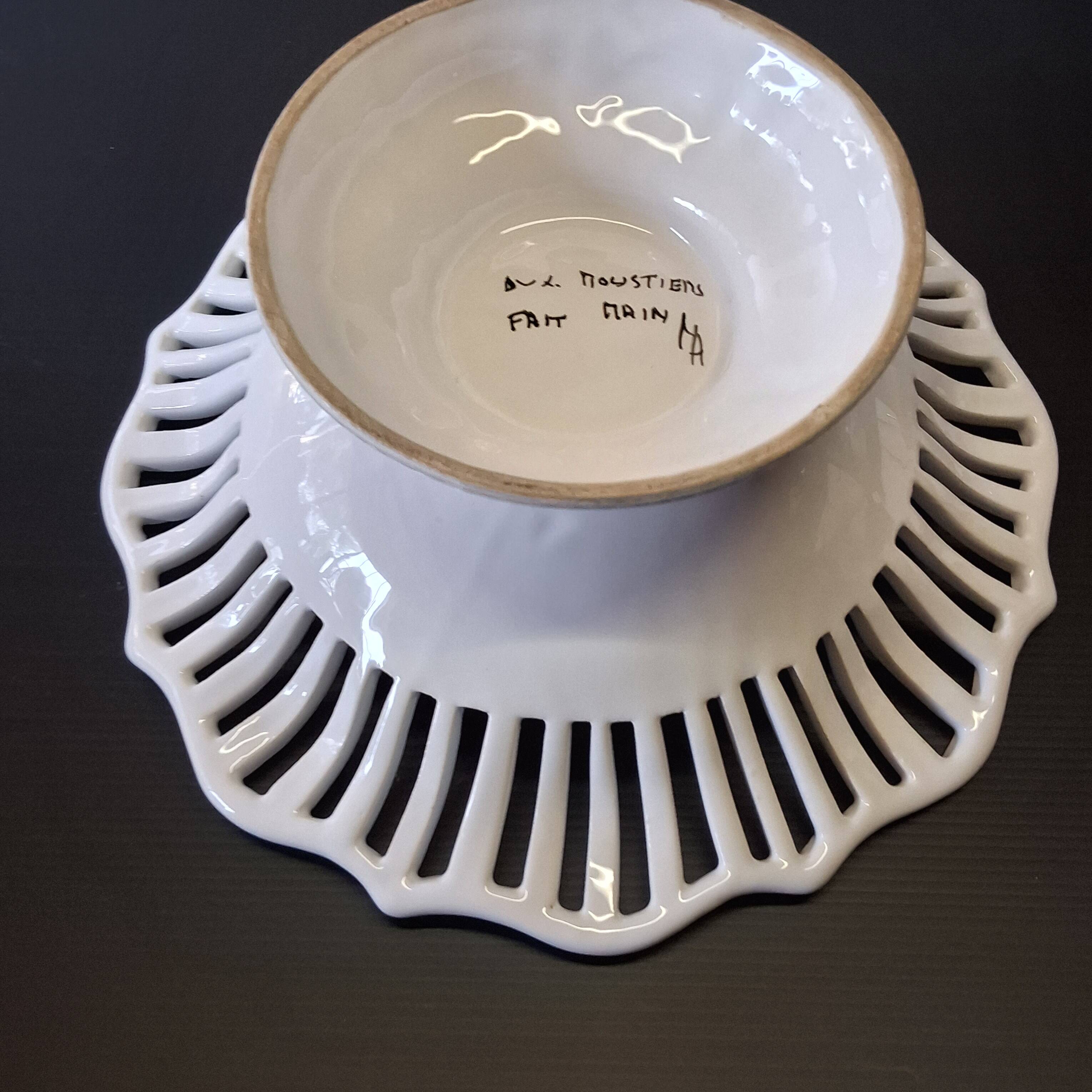 Very nice fruit bowl "Vieux Moustiers" in very good condition.