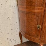 Commode en demi lune de style Louis XVI marqueterie a fond de cube XX siècle