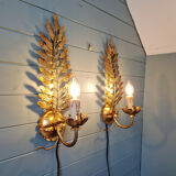 Pair of Italian wall sconces in gilded metal, Hollywood Regency style, 1970.