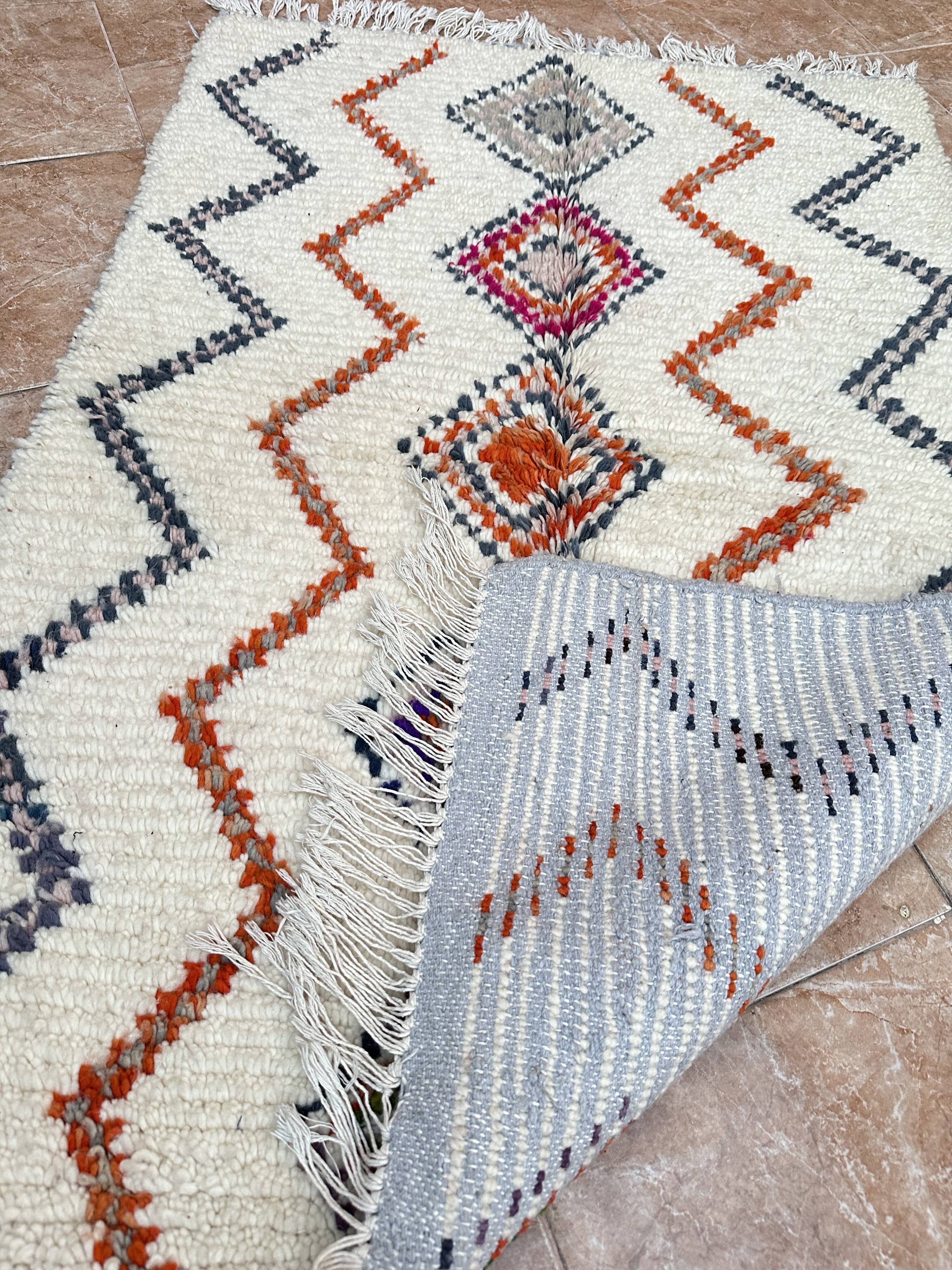 Azilal Moroccan wool rug, handmade: Berber pattern (150 x 96 cm)
