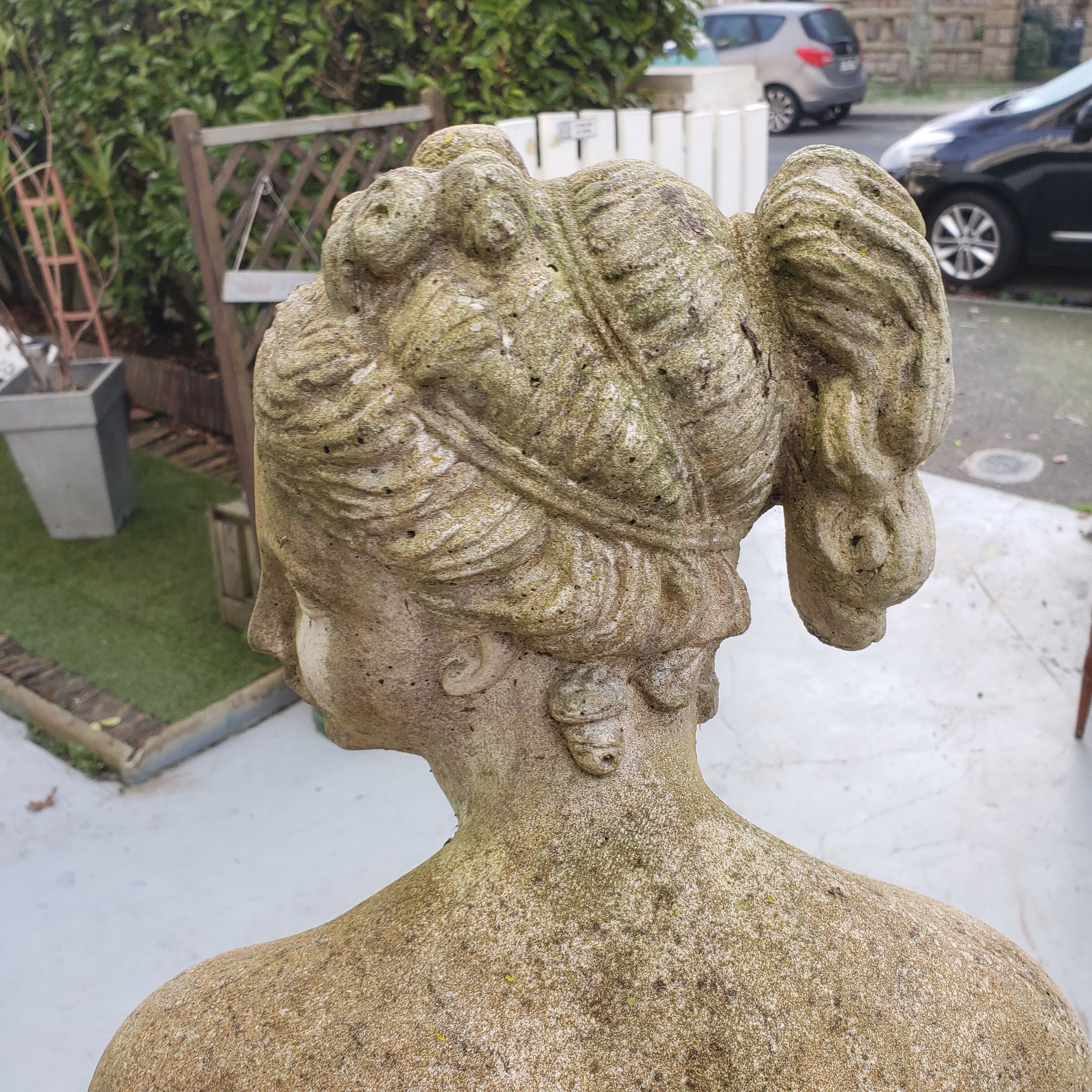 Stone statue representing Venus