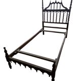 Paire de lits en bois sculpté