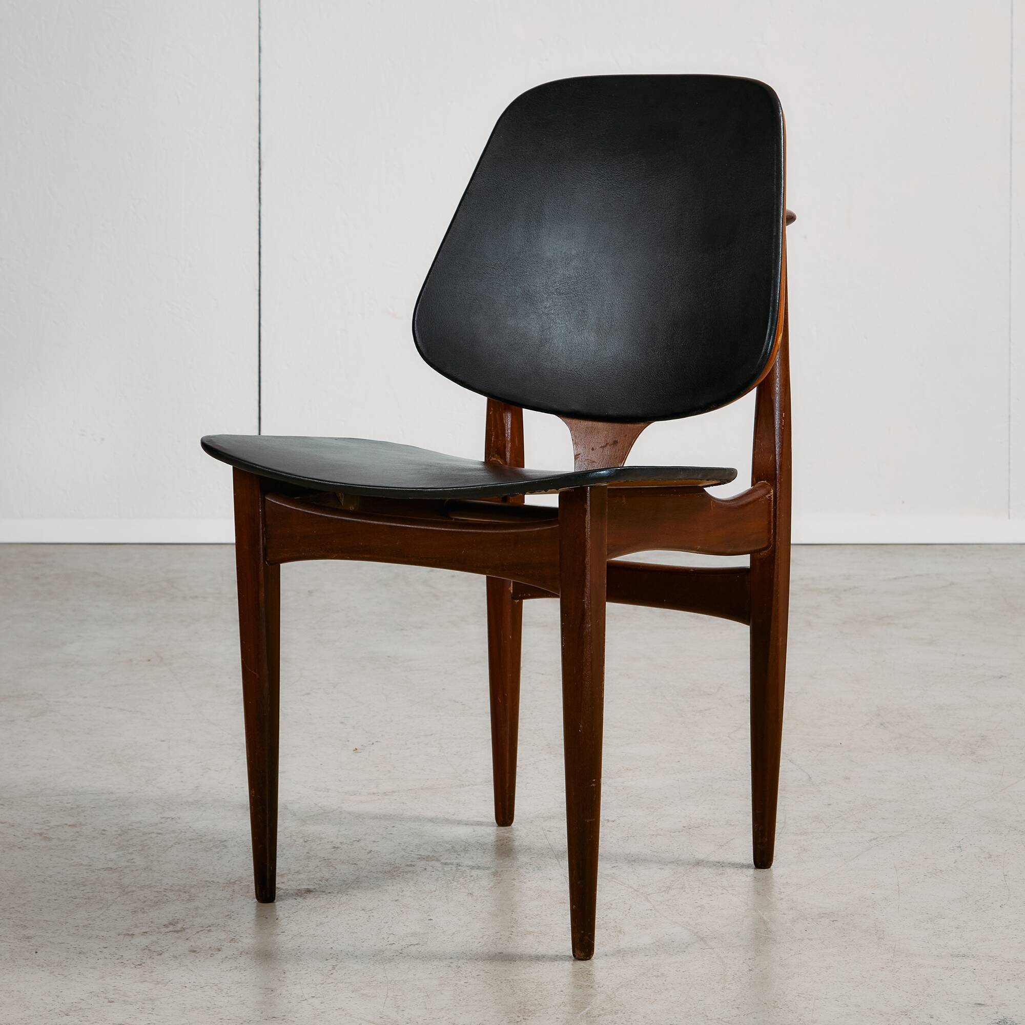 Midcentury Modern Chair by Elliots of Newbury in Black Leather and Teak, 1960s