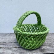 Plat panier en faïence tressée vert / céramique ancienne