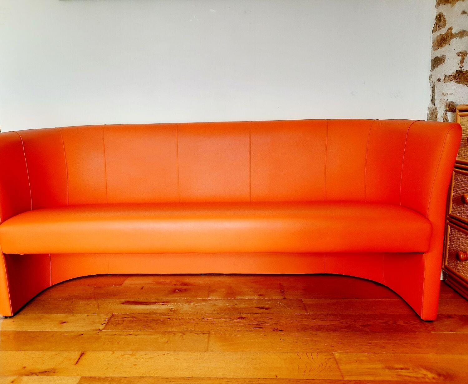 Curved vintage orange canapé with a pop spirit, seventies design piece.