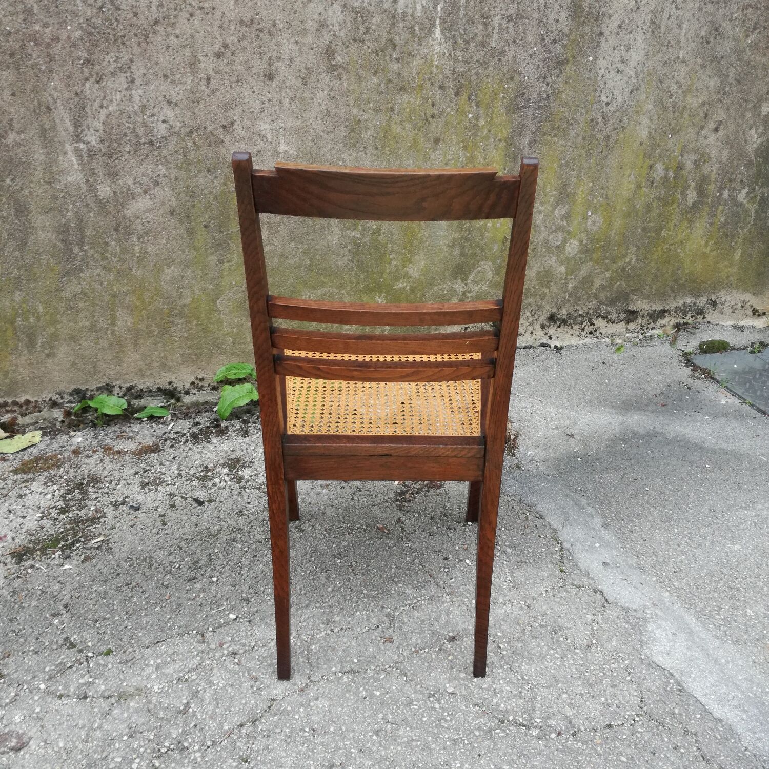 Living room chair with canning seat