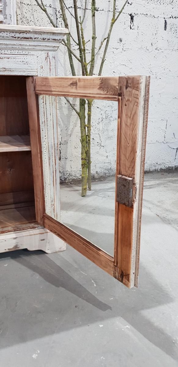 Buffe- vintage showcase