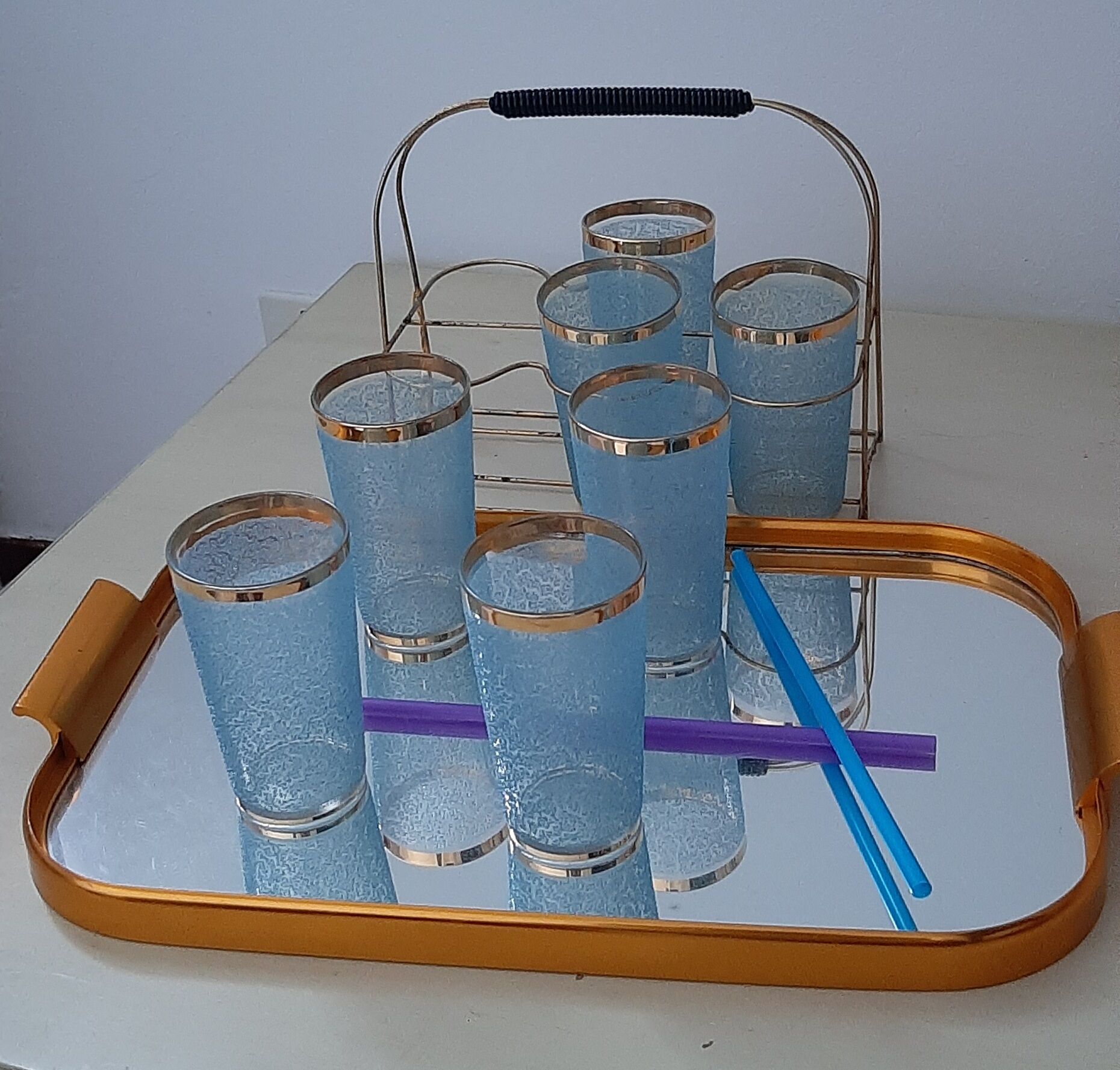 Support and glass for orangeade