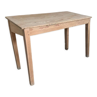 Drawing table