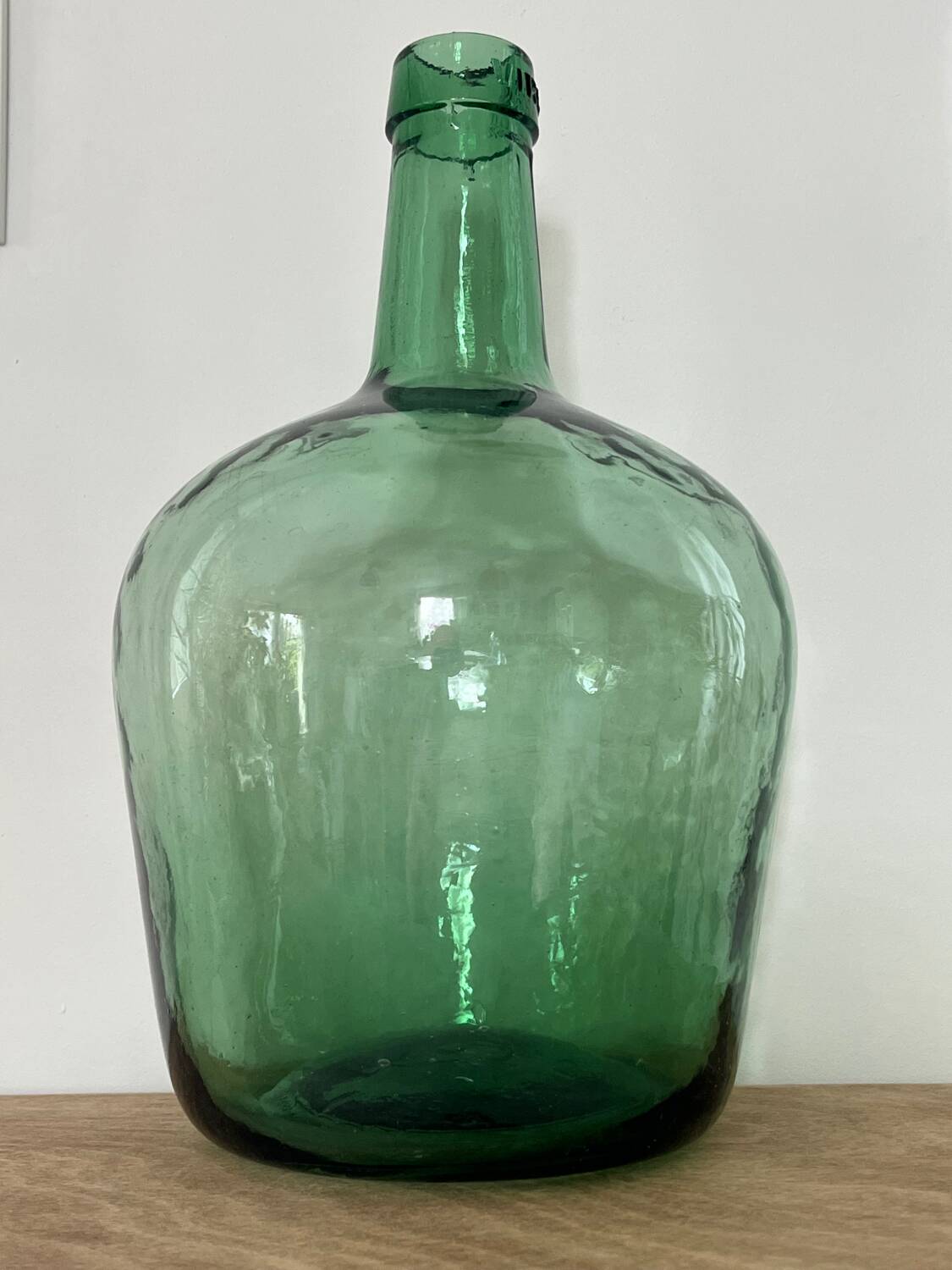 Demi-john versus jeroboam