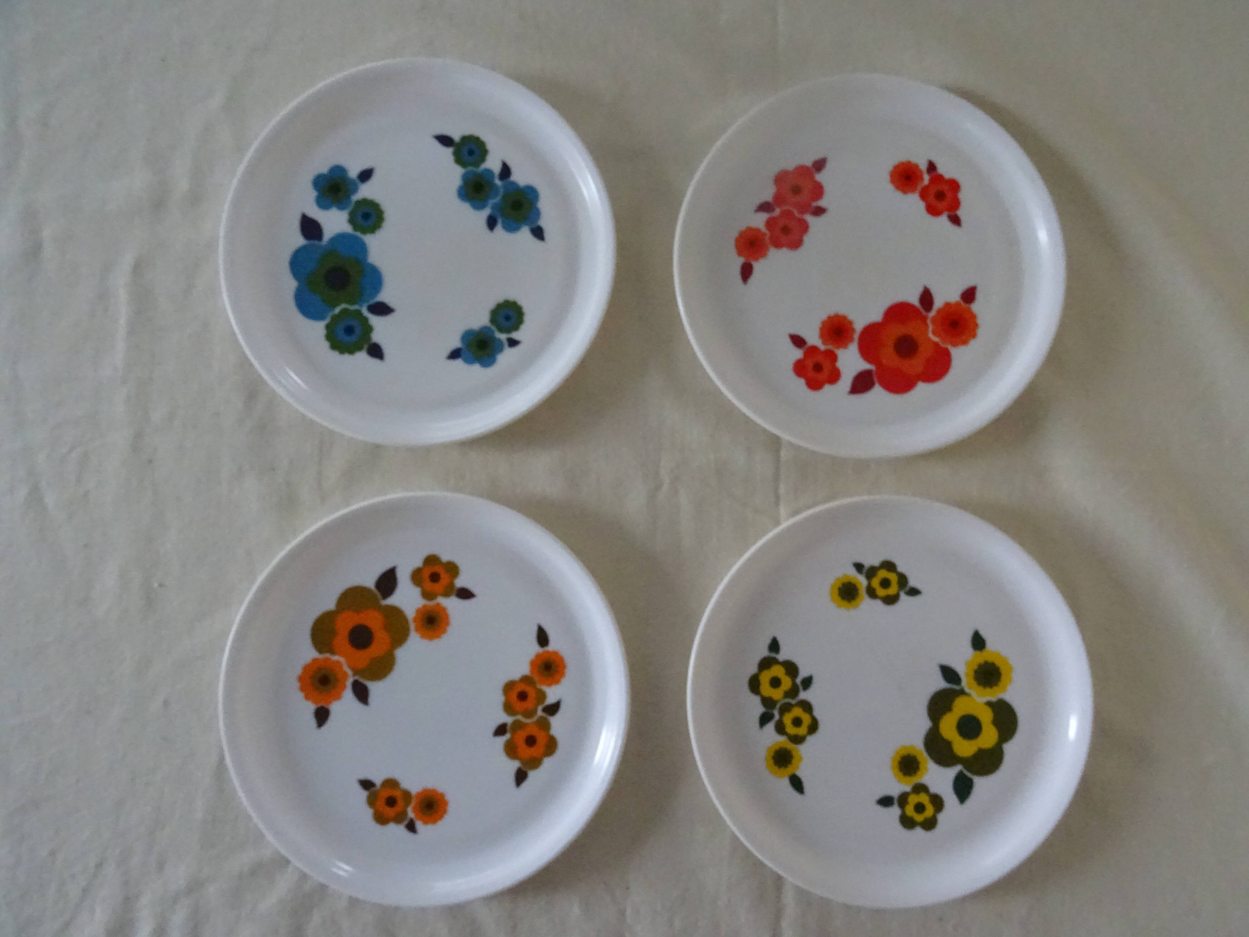 4 plates dessert flowers Arcopal lotus