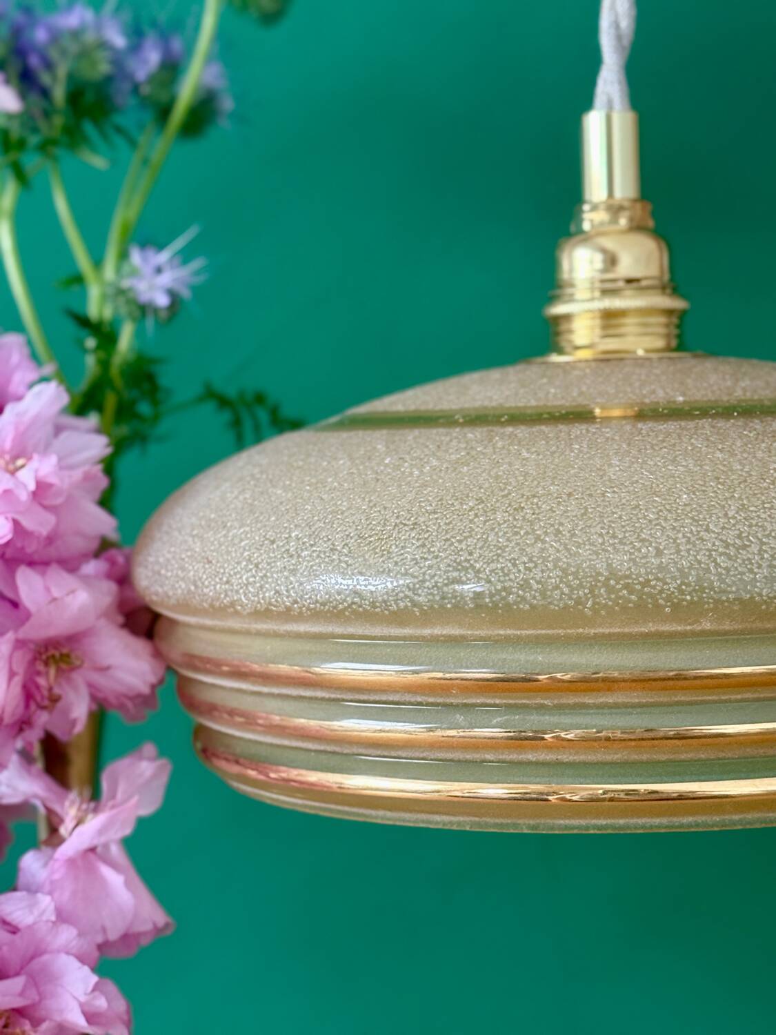 Suspension vintage lampshade in frosted yellow and gold glass