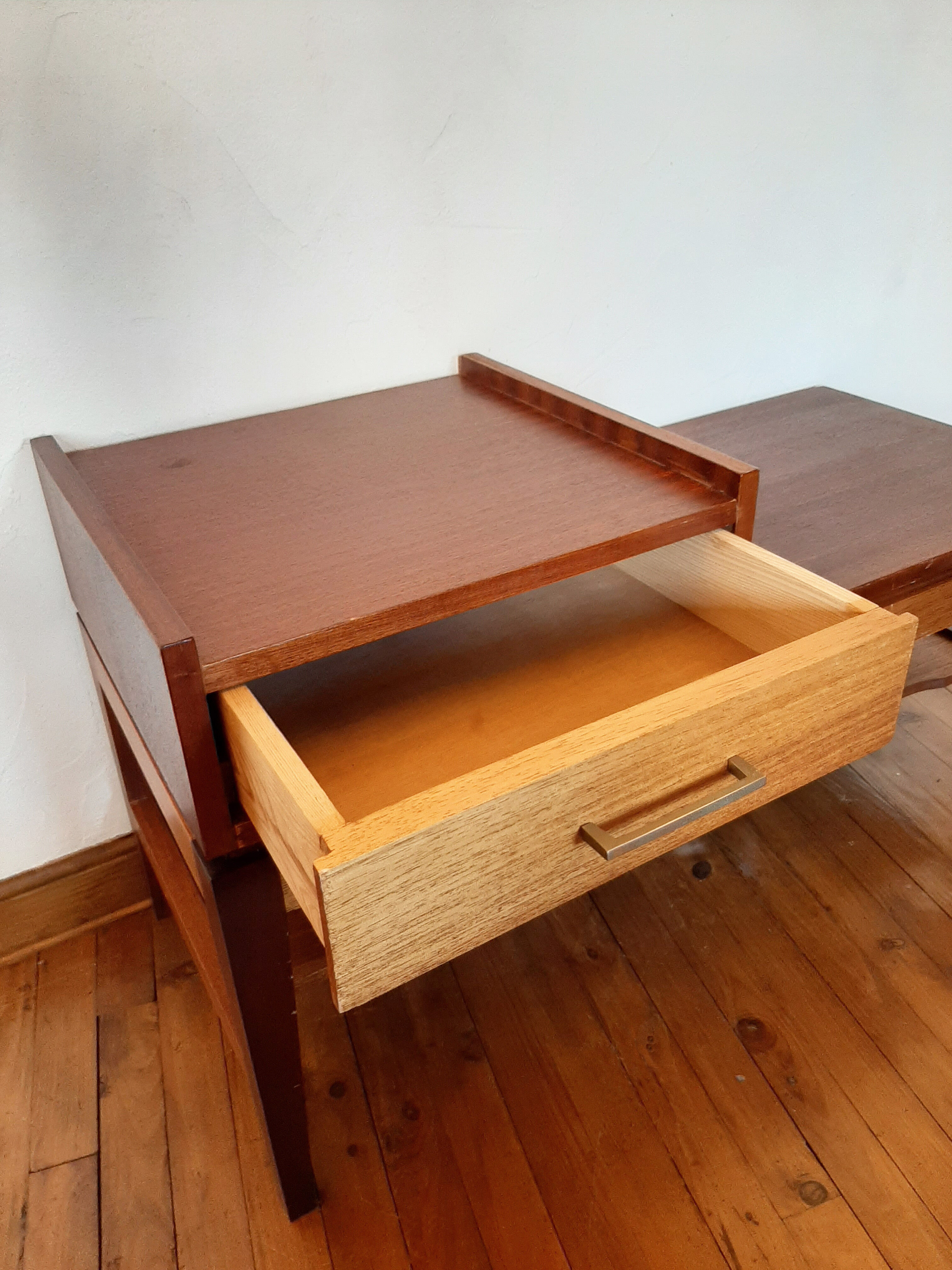 Vintage entry furniture console