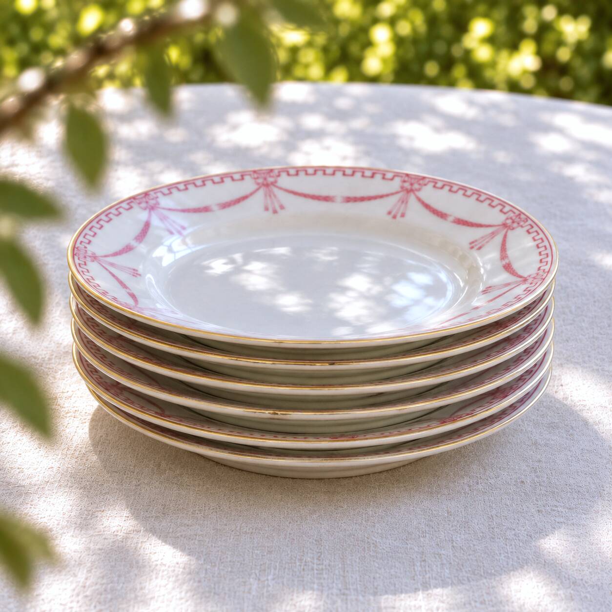 6 assiettes de 1890 signées Carl Tielsch