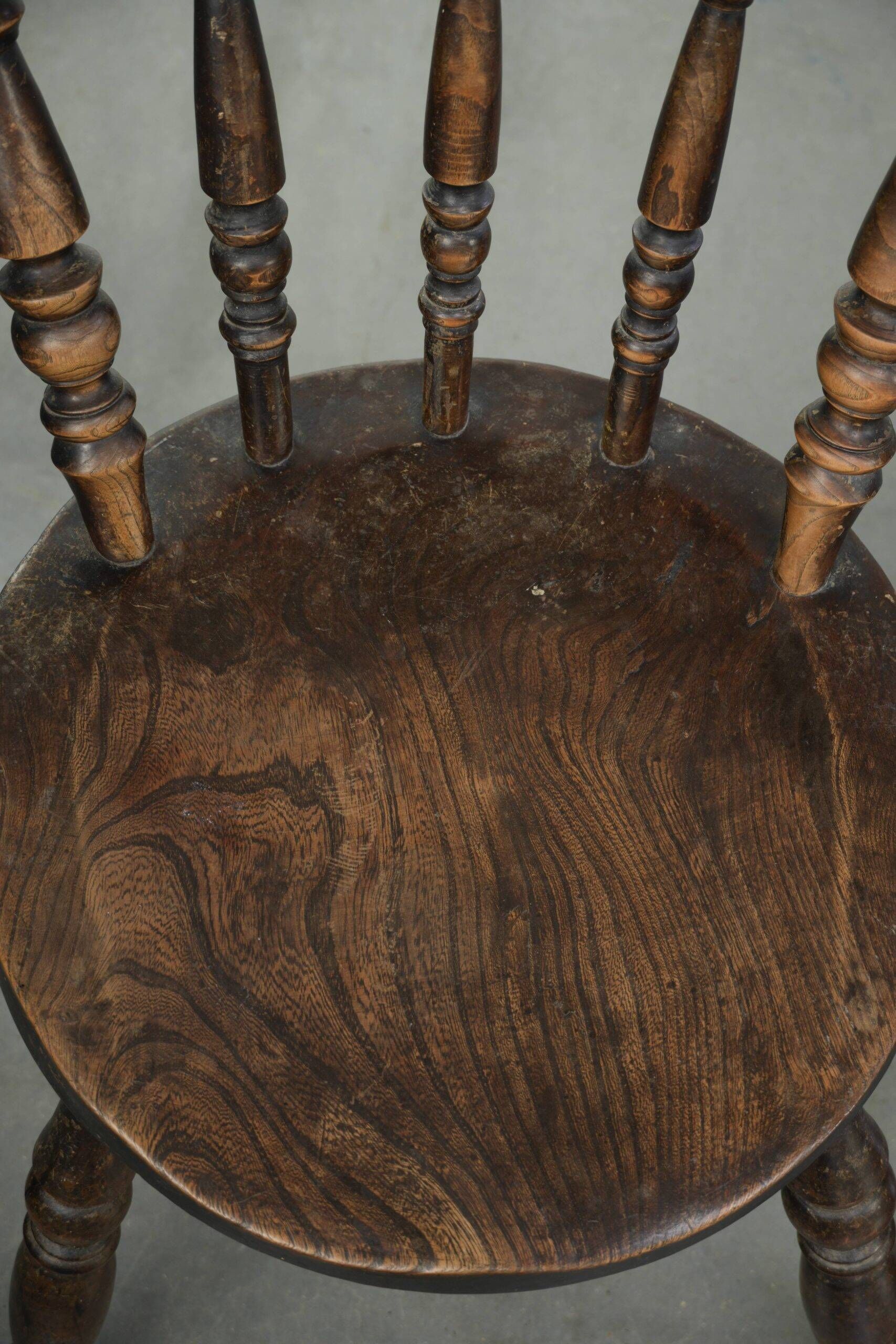 Set of 4 antique English wooden Windsor pub/bistro chairs from 19th century
