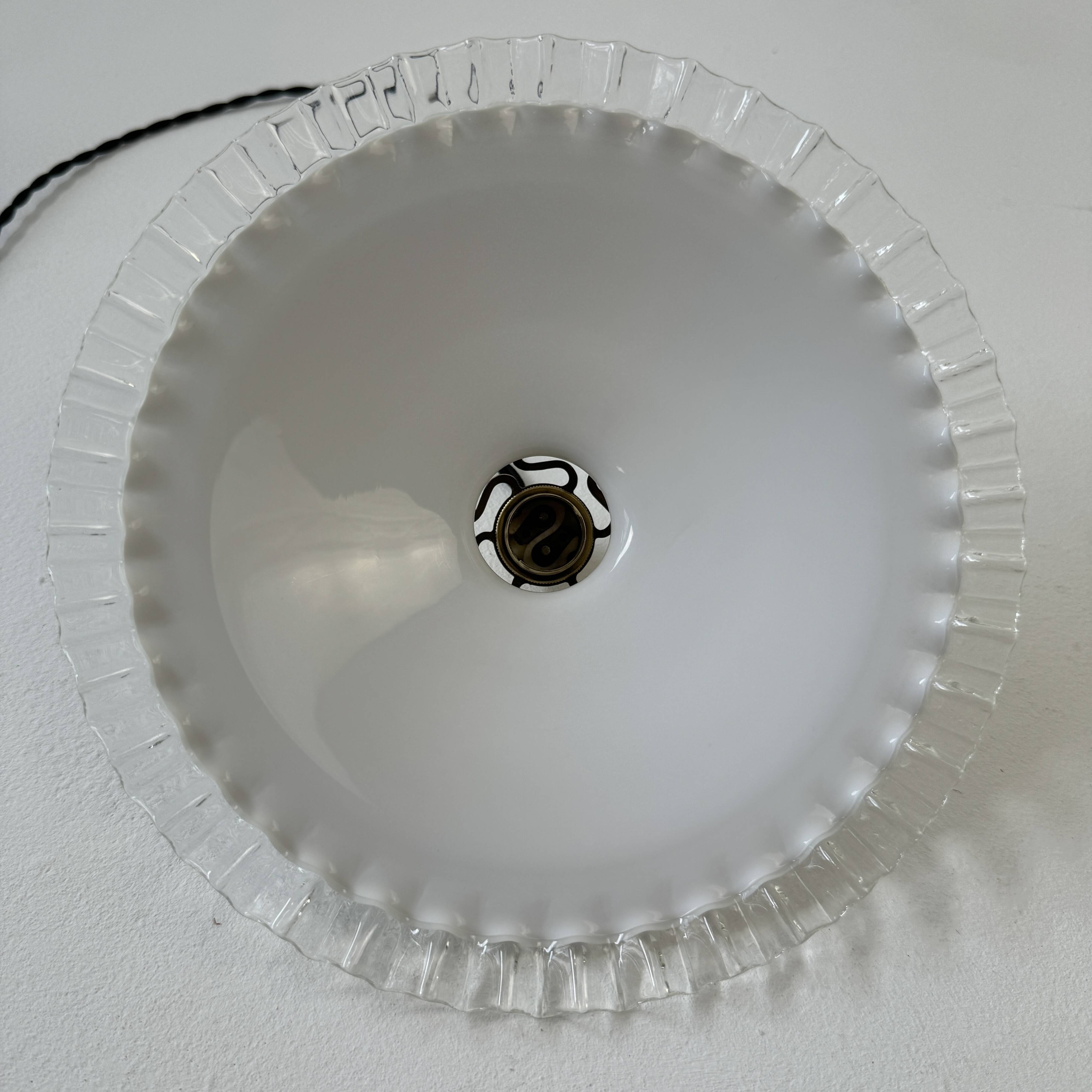 Vintage 25 cm opaline notched suspension