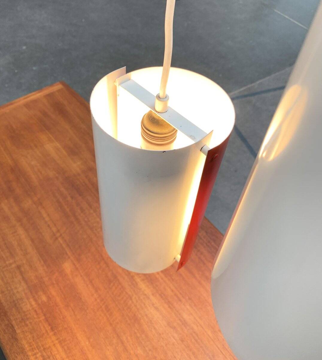 Lampes suspendues en métal minimalistes du milieu du siècle, lot de 2