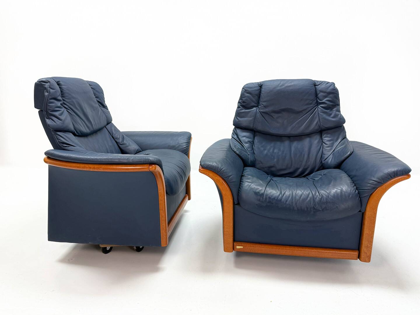 Ekornes Stressless — Pair of Adjustable Swivel Armchairs — Blue Leather
